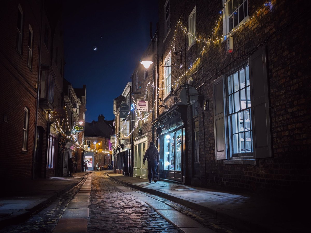 DanTogs's tweet photo. A shot from the Shambles area of York, lucky enough to get in the Crescent Moon and Venus too! #appicoftheweek https://t.co/j33iYOcM9z