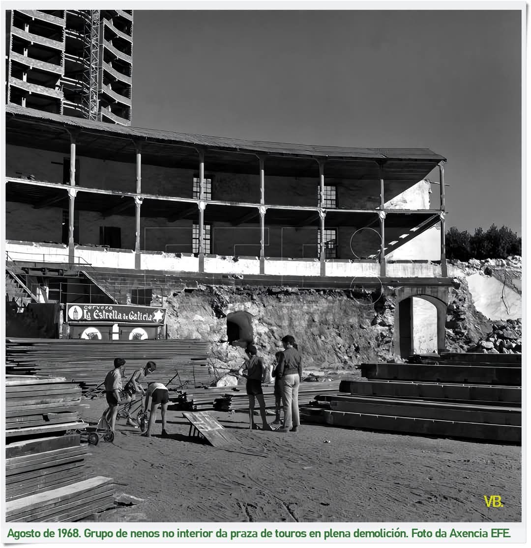 Prazas de Touros A Coruña. Ano 1968. Xa comenzó o derribo.