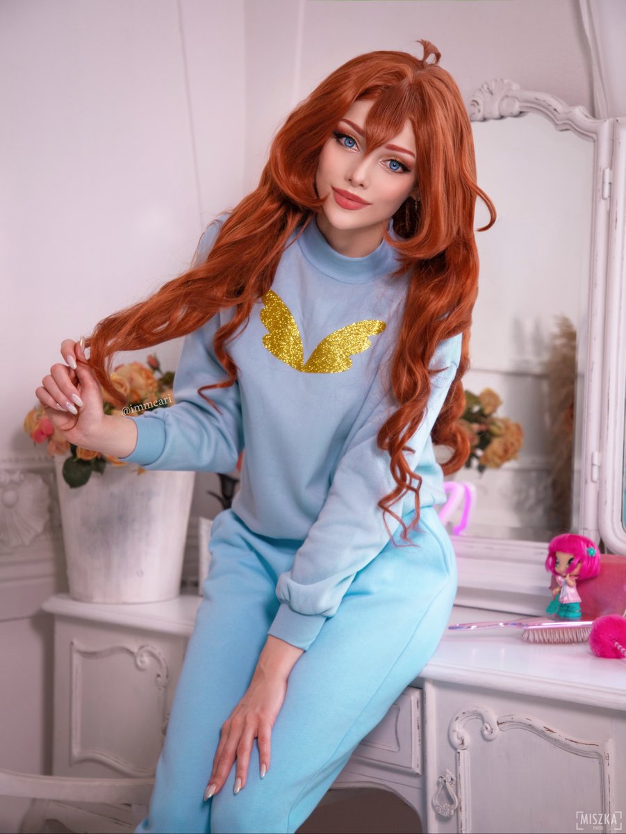 Let the weekend begin! I'm starting to sew another cosplay and plan photo sessions in 2025! ^^

Insta: immeari
#winx #winxcosplay #winxclubcosplay #bloom #cosplaygirl #winxbloom