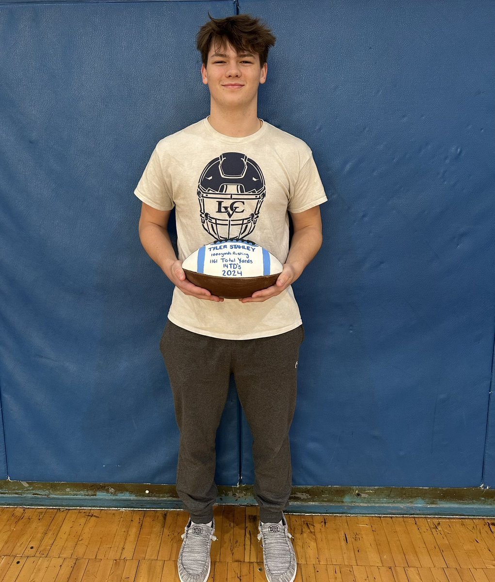 BMSDAthletics's tweet image. Congratulations to the following football players: G Guers school receptions record, B Strause over 1,000 passing yards and 14 TDs, T Stahley over 1,000 rushing yards and 14 TDs. 
G Guers 1st team all-state and B Renninger 2nd team all-state. (not pictured)