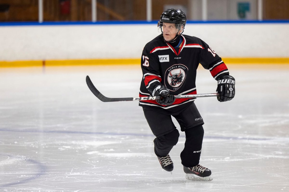 Kumla Hockey Div 2 lag:
Vi ska satsa ungt och många kumlingar i laget. 
Kumla Hockeys div 3 lag ikväll: 
Reine Persson 73 år, comebackar efter 25 år  och gör några byten i kvällens 6-1 seger!