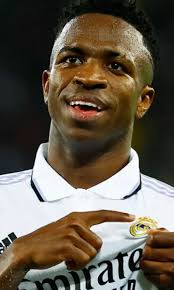 Xavi2479's tweet photo. Imagínate ser Vinicius Jr y que después de donar a Valencia 1 millón de euros por la dana, seas pitado, insultado y acosado hasta recibir la roja. Los verdaderos monos son la afición del Valencia. https://t.co/lQk9ApQ2CS