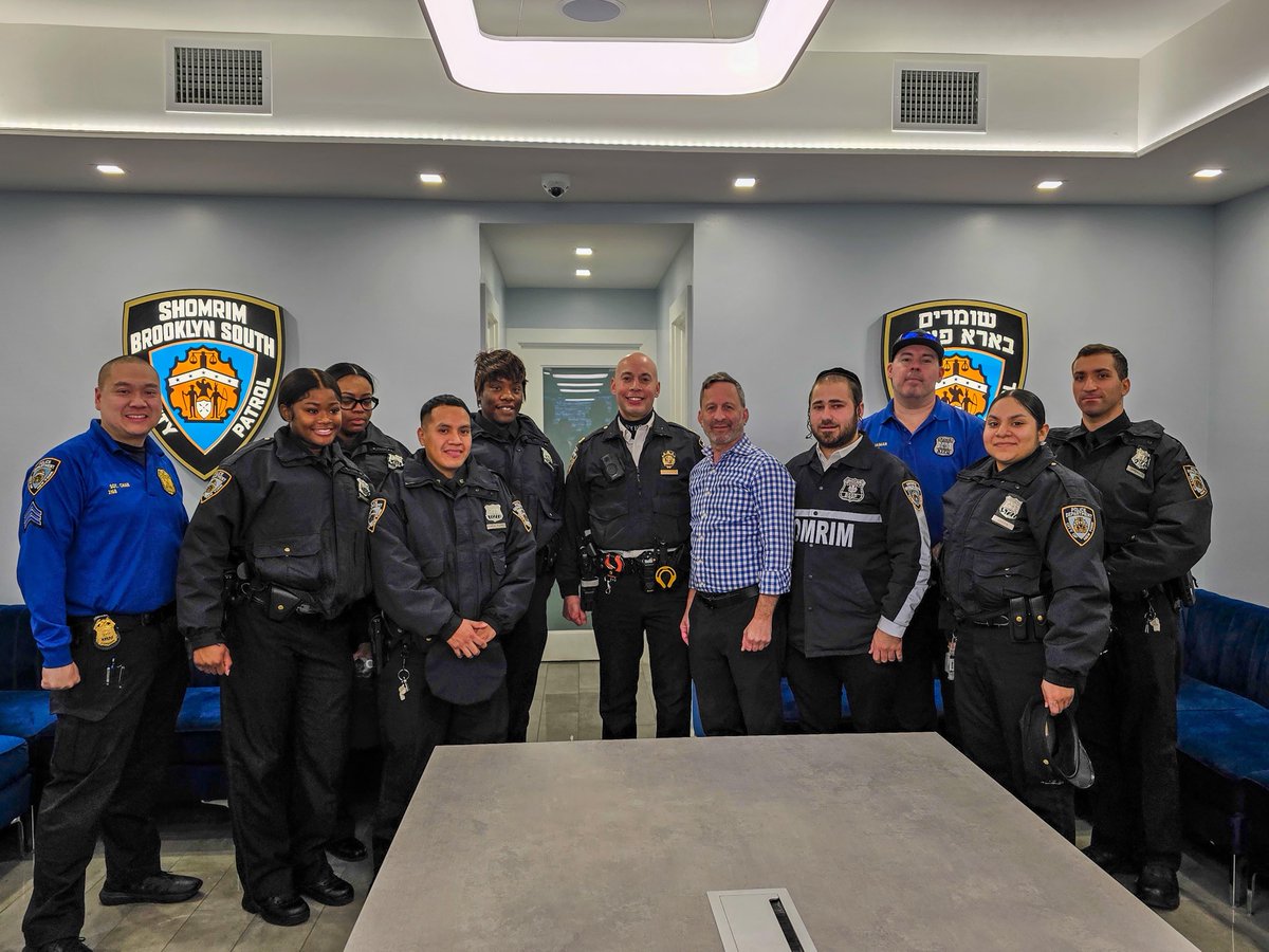 NYPD66Pct's tweet photo. Building strong connections! 🤝 Our new officers met with local community leaders to discuss collaboration and shared goals for the future. Together, we’re making a difference! #Community https://t.co/9QeY15UJkN