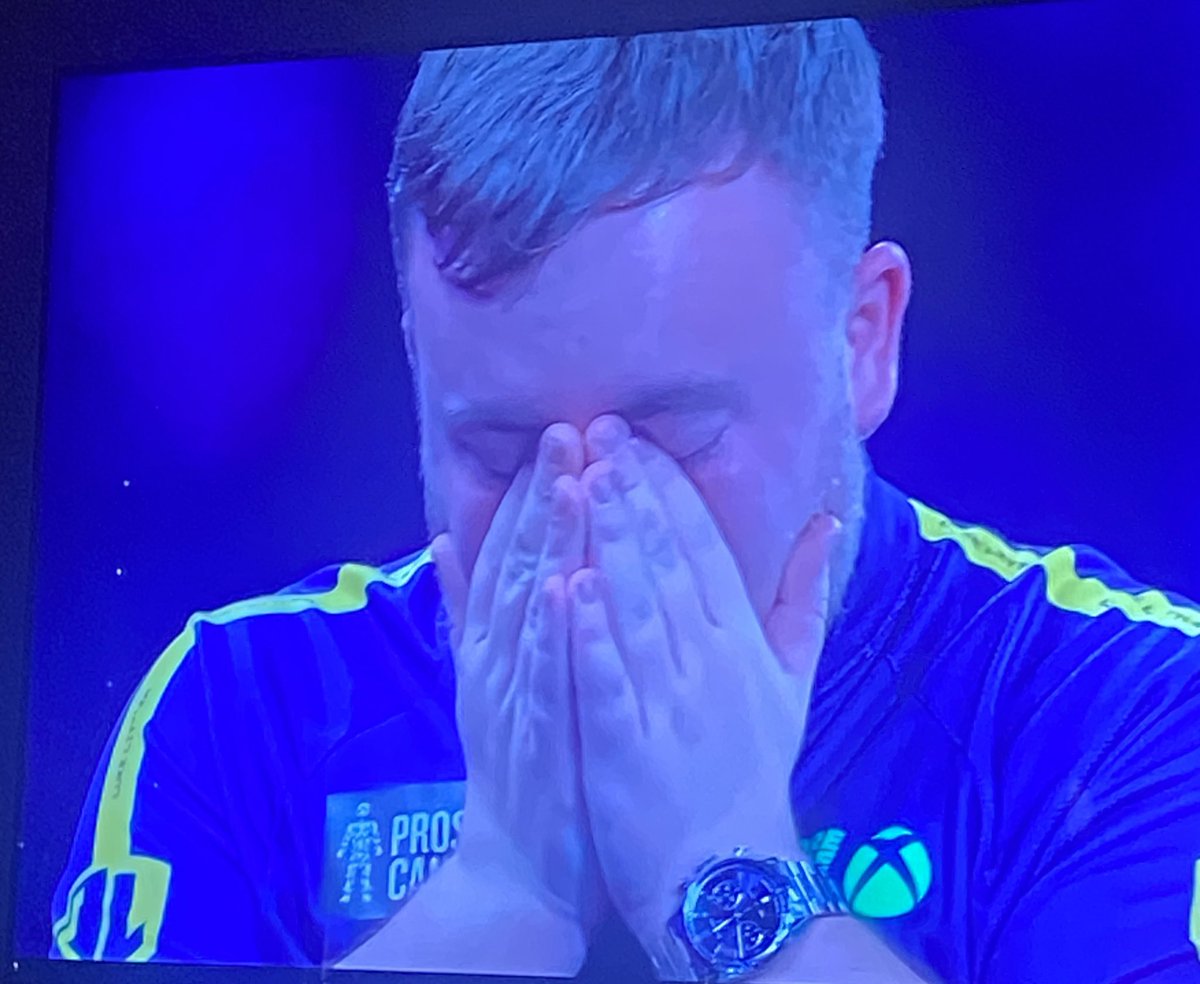 MoCatterson's tweet image. Incredible stuff and he’s only 17. The youngest dart champion of the world. His come back is an inspiration to everyone. #LukeLittler 🎯
