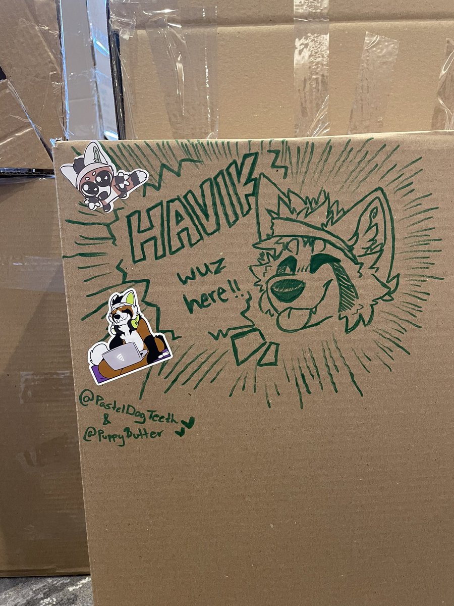 pasteldogteeth's tweet image. we do be doggin at #ANW 💚💚