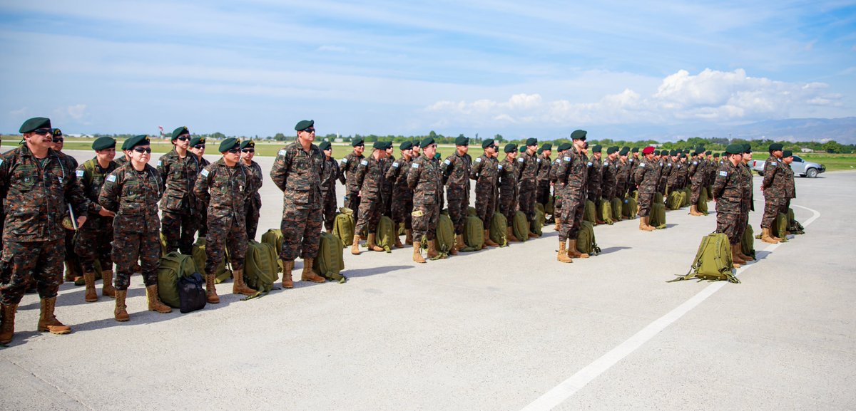 Diego Da Rin (@diego_darin) on Twitter photo 83 soldiers & military police from Guatemala and El Salvador landed in #Haiti to join the Kenya-led security mission.
A step forward, but still far from the 2,500 personnel needed to properly implement <a href="/MSSMHaiti/">Multinational Security Support Mission to Haiti</a>'s strategy to help local security forces fight the gangs.
A 🧵 83 soldiers & military police from Guatemala and El Salvador landed in #Haiti to join the Kenya-led security mission.
A step forward, but still far from the 2,500 personnel needed to properly implement <a href="/MSSMHaiti/">Multinational Security Support Mission to Haiti</a>'s strategy to help local security forces fight the gangs.
A 🧵