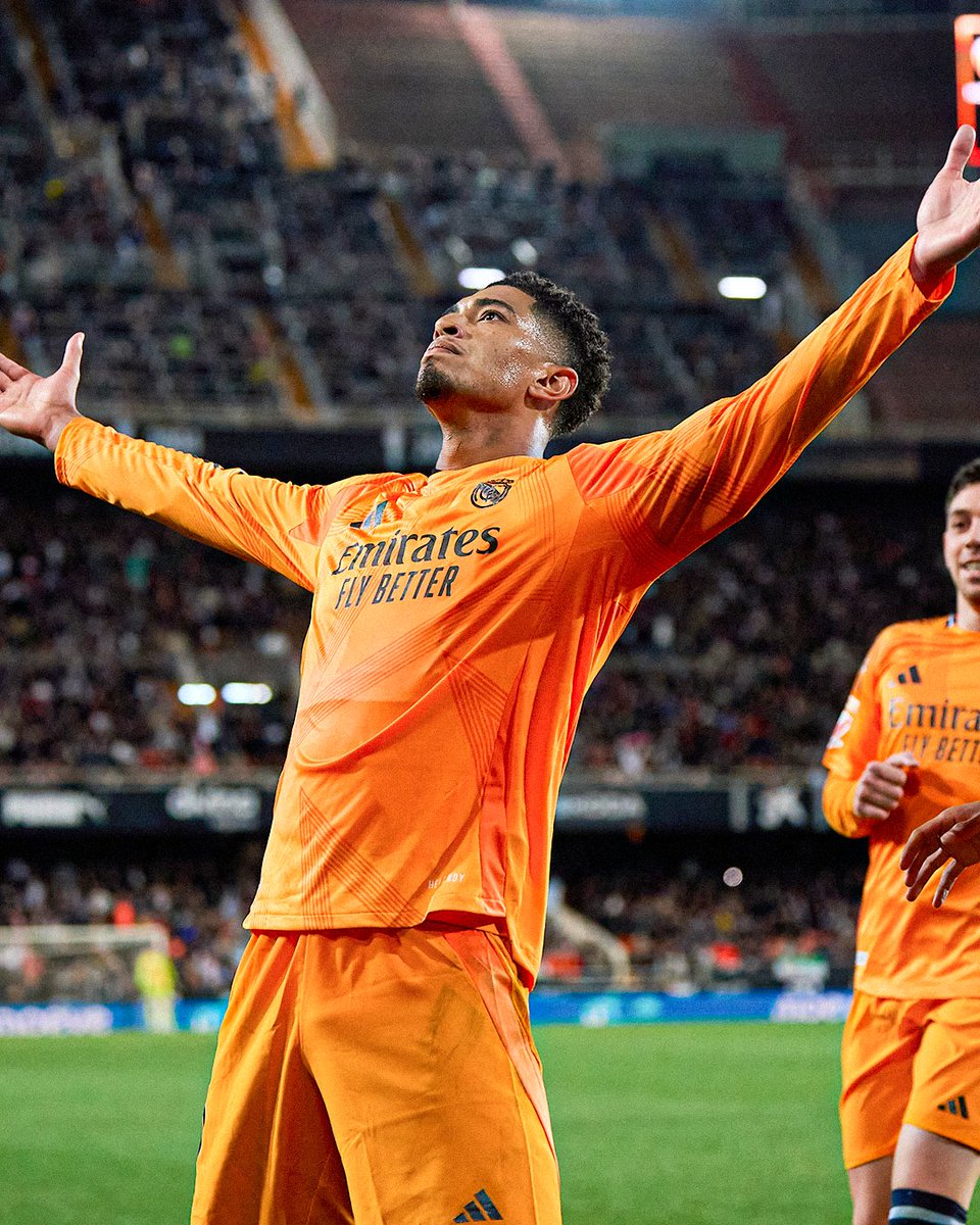 I’m speechless. After missing the penalty, he fought back with an assist and the winning goal. Football fans, please don't compare your shitty club player with him coz he is fucking him.
#HalaMadrid #ValenciaVsRealMadrid