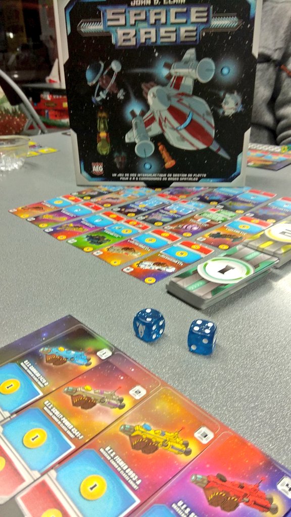 meyklar's tweet image. Découverte de #SpaceBase... Un #j2s qui d&apos;après @_Hina___ n&apos;est pas un jeu de dés... 🤯🤔😂