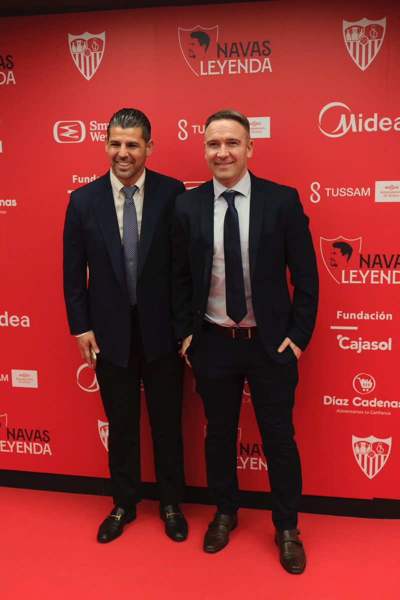 Diego11Capel's tweet photo. Día emotivo y lleno de emociones el que pude vivir el lunes en la despedida de mi hermano @JNavas y la felicidad de volver a pisar mi casa y con esa afición única❤️  #navasleyenda https://t.co/mQKn2eHoEJ