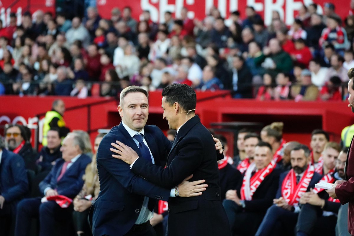 Diego11Capel's tweet photo. Día emotivo y lleno de emociones el que pude vivir el lunes en la despedida de mi hermano @JNavas y la felicidad de volver a pisar mi casa y con esa afición única❤️  #navasleyenda https://t.co/mQKn2eHoEJ
