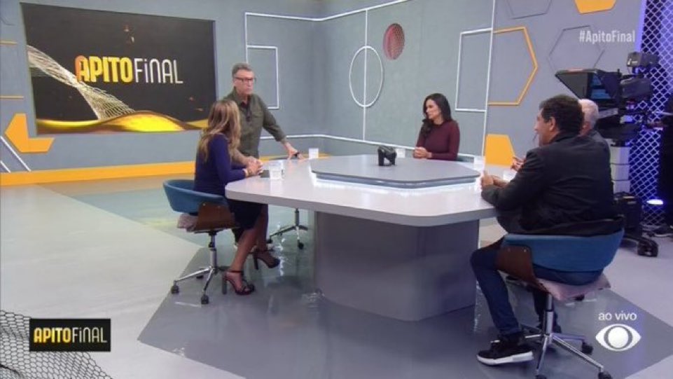 ligadonatv_'s tweet image. 💣 Band muda programação aos domingos e joga Neto e filho do Faustão para mais tarde. Veja como fica a partir do dia 12/01:

10h30 #VivaSorte
12h #ShowDoEsporte
15h45 #CariocãoNaBand
18h #PlanetaSelvagem
19h #PerrengueNaBand
21h #ApitoFinal
23h #ProgramaDoJoão
00h30 #CanalLivre