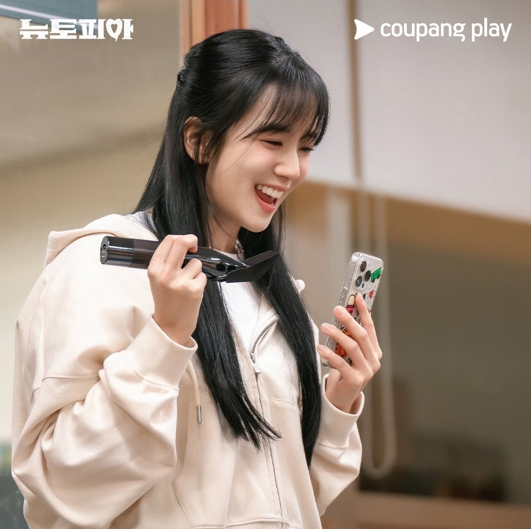 Lembrando que esse ano vamos ter a Jisoo atuando em The Prophet: Omniscient Reader e Newtopia (7 de fevereiro), vamos apoiar a nossa estrela! ✨️🤍