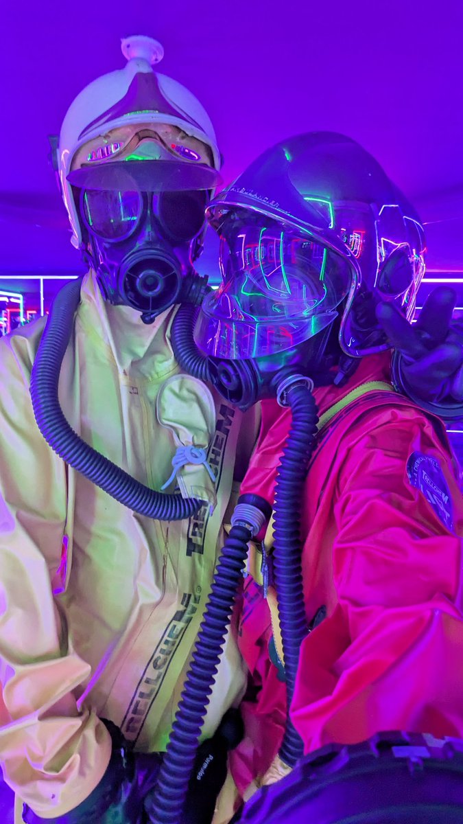 _hazzy1_'s tweet image. What a wonderful night we had 🤖🤖 @SuperRubber64