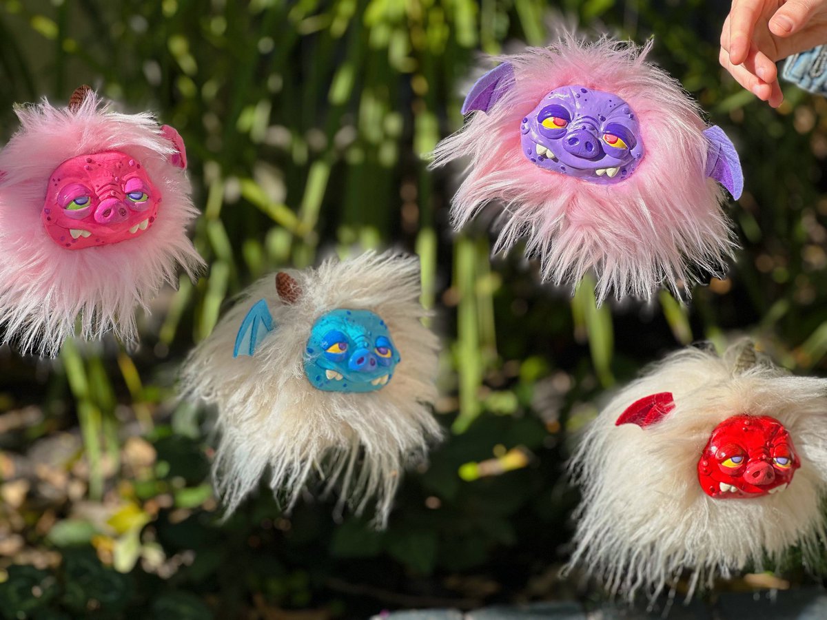 Kittenfishes's tweet image. Creepy Eeepis! These silly little guys I made are up for sale on my Ko-fi now! (Link below and in bio!) I&apos;d love to hear some feedback on what you all think, as this is my first attempt at something like these!
ko-fi.com/kittenfishes
#artdoll #artplush #handmade