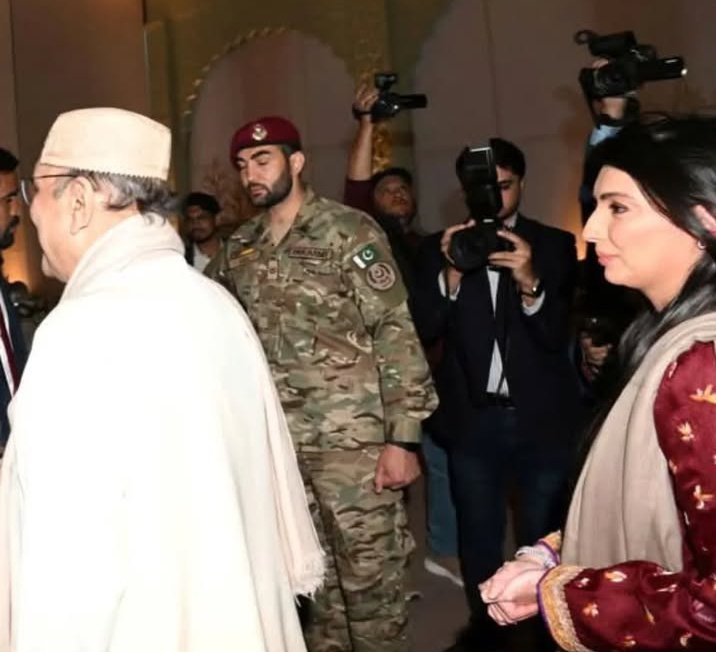 QadeerShabir12's tweet photo. صدر مملکت آصف علی زرداری، چیئرمین بلاول بھٹو زرداری اور خاتون اول بی بی آصفہ بھٹو زرداری کی وزیراعلیٰ سندھ سید مراد علی شاھ کی صاحبزادی کے دعوت ولیمہ میں شرکت.
@BBhuttoZardari @AAliZardari https://t.co/Krj4zOrZvj