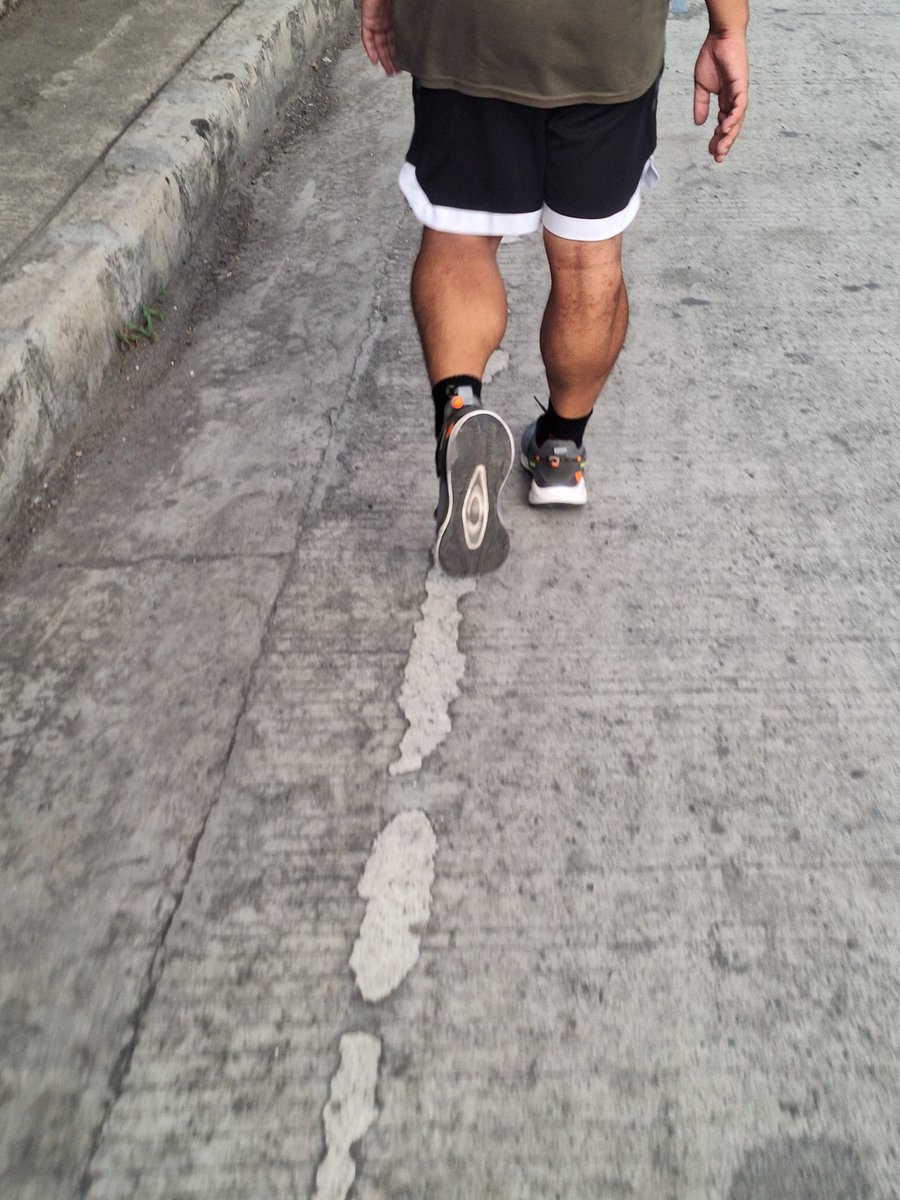 amazing_epoy's tweet photo. Syet! Putok na putok ang calves ni pare! #AlterLipa #AlterRunner #Public #Cruising https://t.co/YTB5NwUj1Z