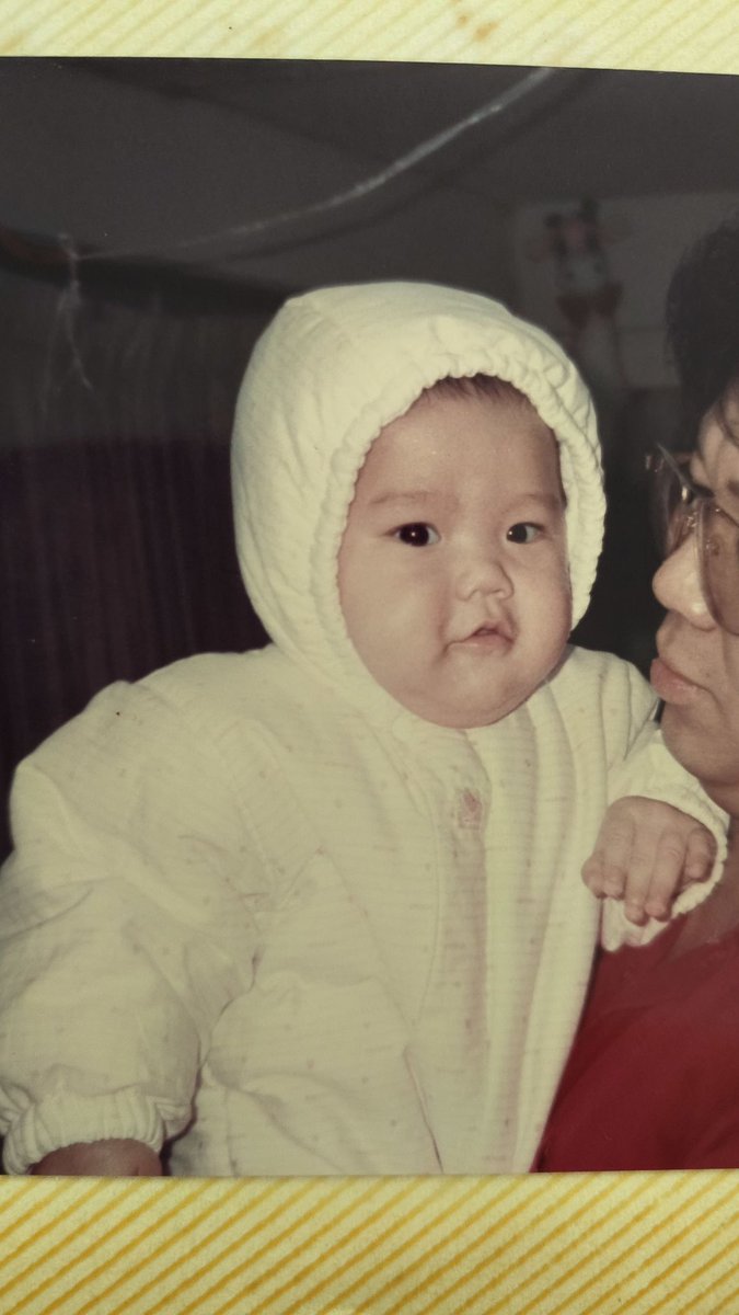 สุขสันต์วันเด็กครับ. ขอให้เด็กๆทุกคนเติบโตแบบที่อยากเป็นนะครับ คนเรามีชีวิต 20,000 กว่าวัน เพราะฉะนั้นวันนี้สนุกให้เต็มที่ไปเลย~ 💙✨