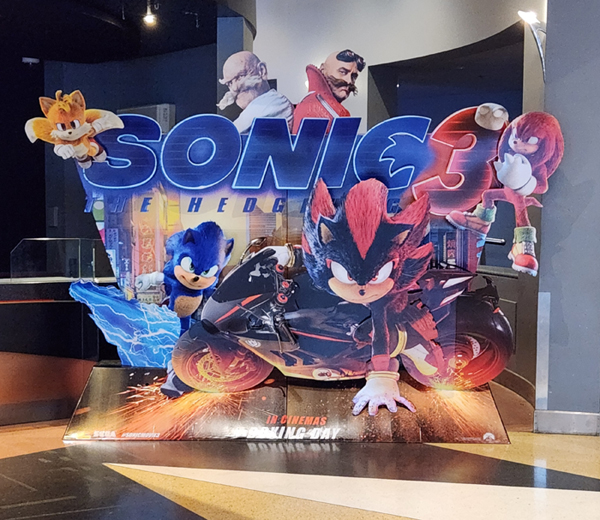Illyria13's tweet image. Loved it even more the 2nd time 'round 😁
(meanwhile, is it weird to find Jim Carrey's Ivo #Robotnik slightly, um, attractive in some way? It's like the Alan Rickman as Snape thing. He's not meant to be, but, there's just something there... 😶👀)
#SonicMovie3 #SonicTheHedgehog