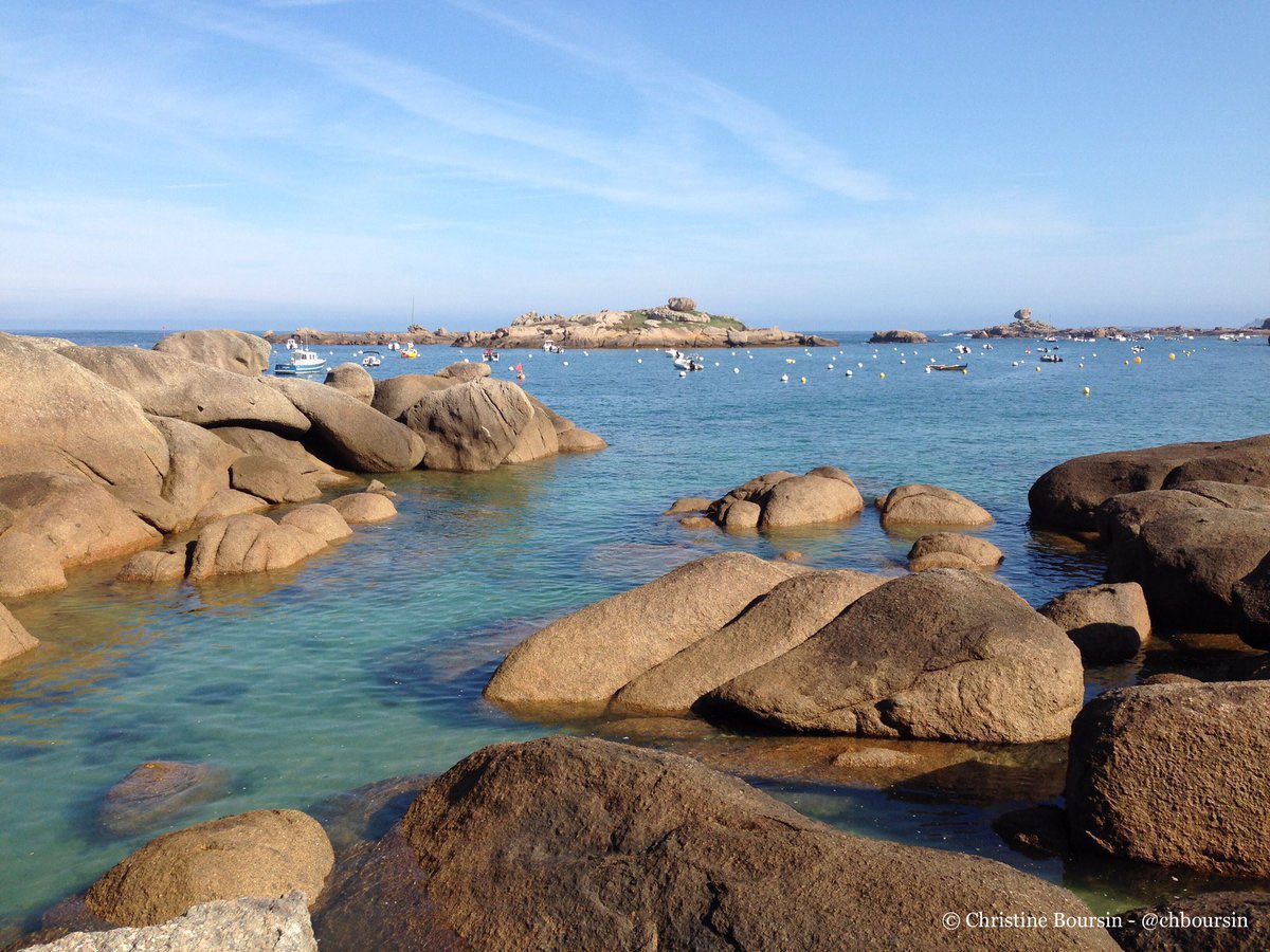 #PauseBretonne Moment de quiétude à partager … pas un souffle, pas une vague à #Tregastel 💝💖💜 #Bretagne