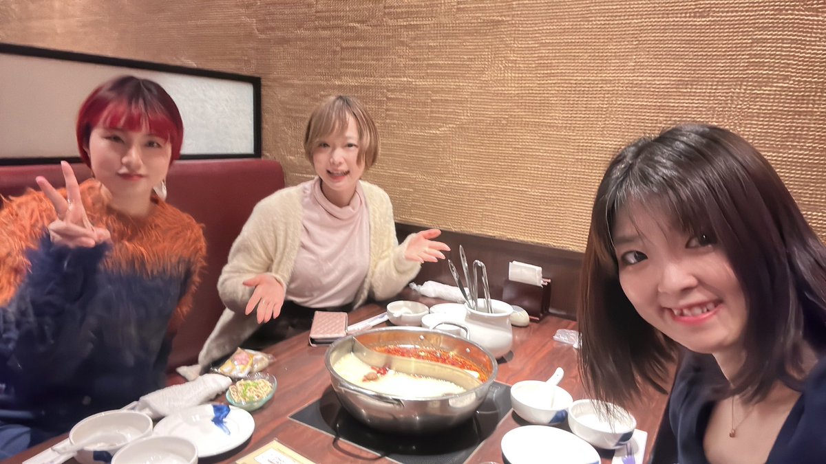 HOU_PlanetEDEN's tweet photo. 【火鍋食べてきたよー･:*+.\(( °ω° ))/.:+】

昨年スケジュールが合わなくてクリスマス会できなかった友達と新年会。この美味しかったー(*´ω`*)💓
でも薬膳スパイス？がごろごろ入ってて、どれがスパイスでどれが具材なのかわからなかった笑そんなこと考えながら食べたせいか食べた気がしない笑 https://t.co/iU7ktTHHOM