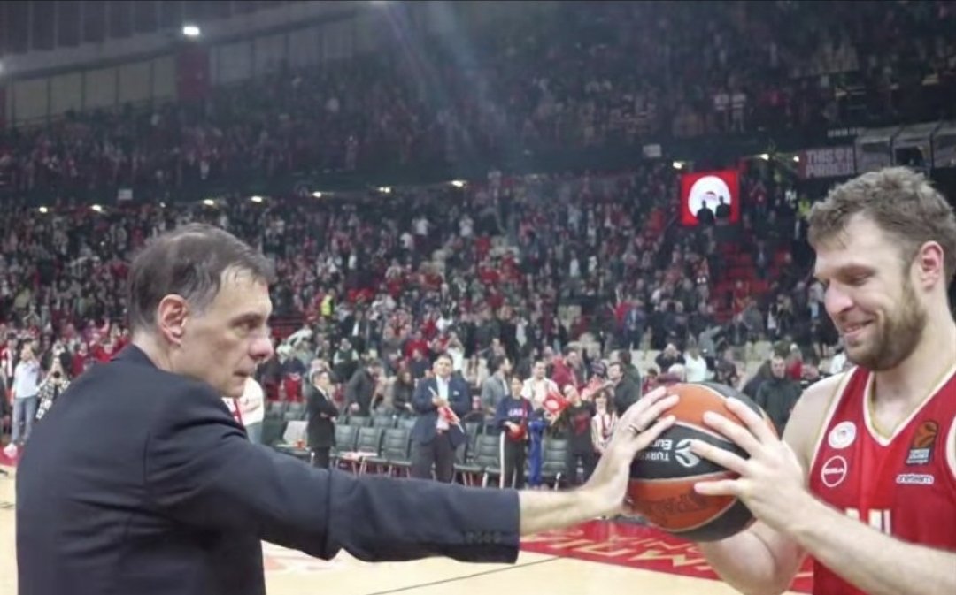 parishatz's tweet photo. Με την δύναμη του Γκρεϊσκαλ!!!
#OlympiacosBC
#he_man https://t.co/mOmkFaeTeV