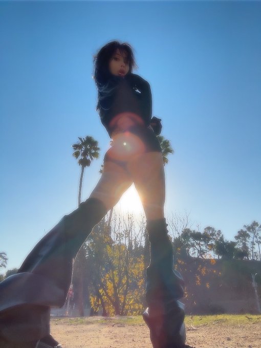 Watch zombrii 🤍's leaked NSFW photo on TwXstars