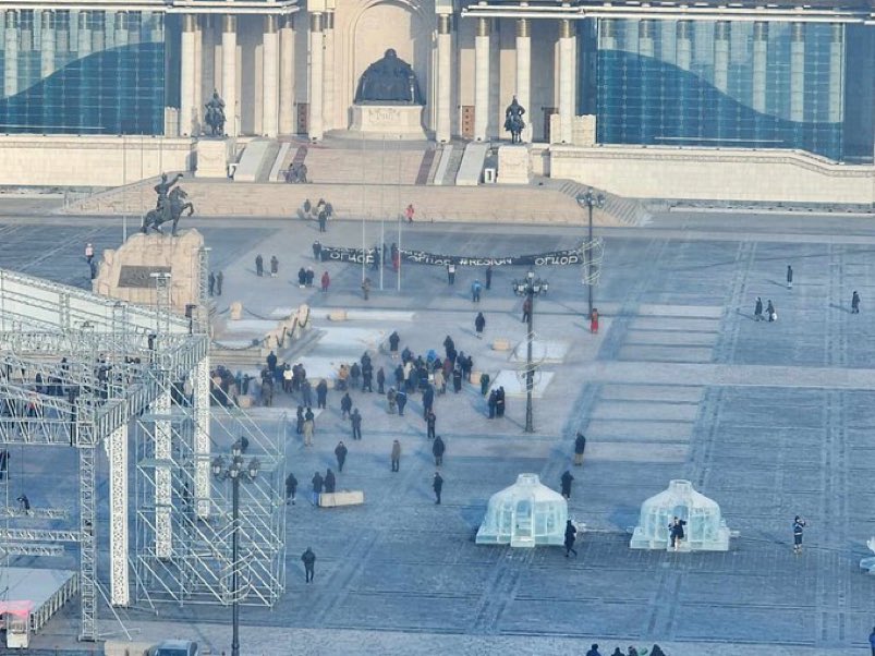 5,10 хүн захиалгаар жагсаад огцруулчихдаг ЗАСАГ ч гэж юу бхв дээ.