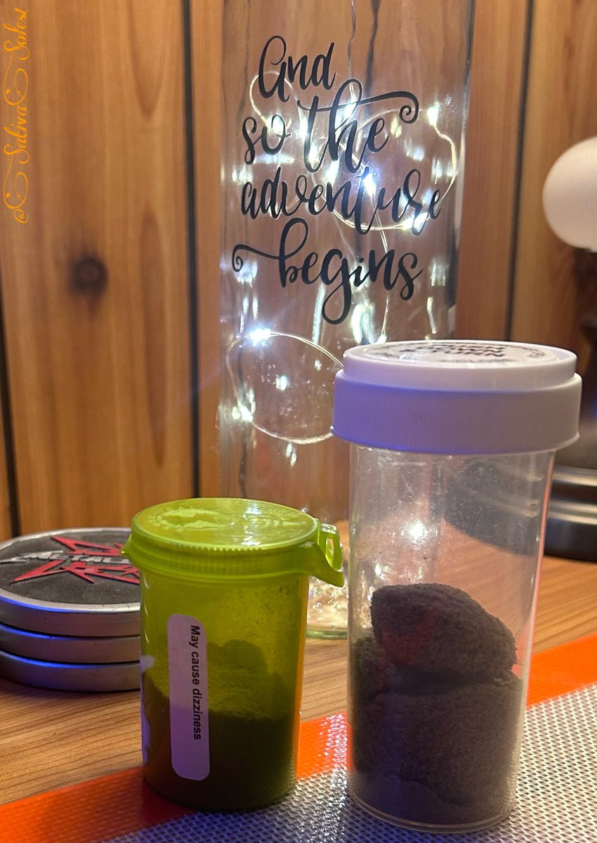 sativasoles1's tweet photo. ***FOUND*** 2yr min ‘crystal’ X2. Kief for the youngins😉 In container, double sammy bagged in a Ziploc. So…woodja??🫣😮‍💨😮‍💨 beautiful #StonerFam #CannaLand #CannabisCommunity🤟💚 #WeedLovers #Code420 #Mmemberville #THCrystal #WouldYouDoIt #PotencyMatters #ImaMakeYouSmile🫣 https://t.co/lamlvp7eMy