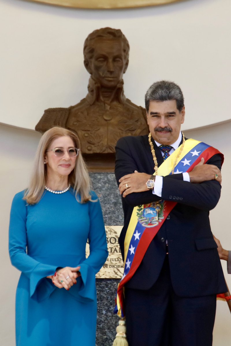 Ya estamos en la Patria, con todas las emociones de una jornada inolvidable en #Venezuela, acompañando al hermano Nicolás Maduro en su juramento como Presidente constitucional y a su bravo pueblo que canta y baila su victoria sobre la conspiración fascista. 

#CubaConVenezuela