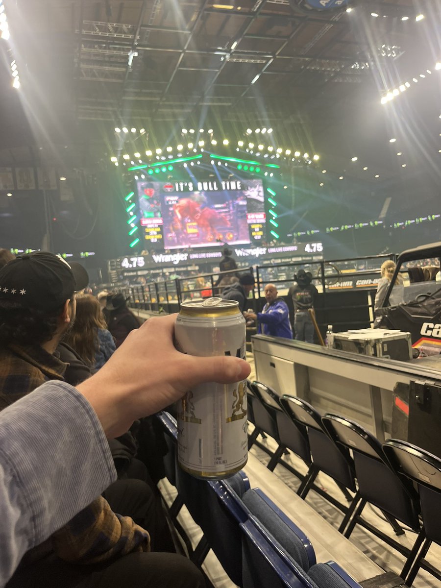 BeauCfo's tweet image. Splendid experience here at Allstate 

Way to many beans, Had to blend in 

#pbrfinals