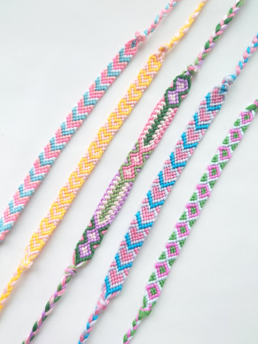 #欲しい人に届けニッチな作品展
私のミサンガ
気に入って頂ける方
いらっしゃいませんか？☺️
色の組み合わせで雰囲気も
ガラッと変わって!!🤩
すべて1点物!!
世界にたった1つだけのミサンガですよ❤️

メルカリ
mercari.com/jp/u/962660773/

ミンネ
minne.com/@aoi-zuku04