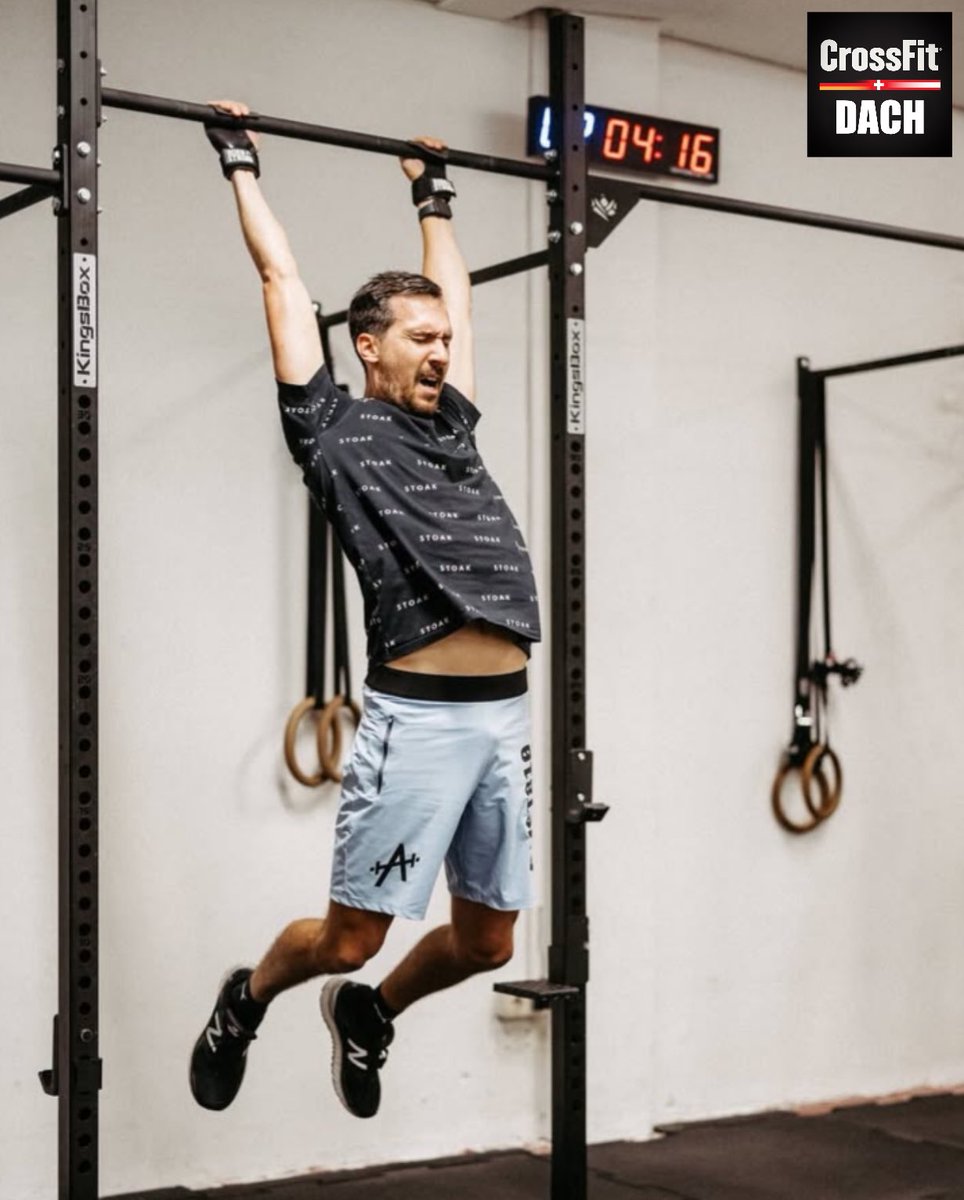 WORKOUT DES TAGES
Samstag 250111

Mache in 12 Minuten so viele Runden und Wiederholungen wie möglich:
5 Klimmzüge
10 KneesToElbows
15 Goblet Kniebeugen

♀ 16kg (35lb) Kettlebell
♂ 24kg (53lb) Kettlebell
.
📸: CrossFit Amstetten
.
#CrossFit #Workout #crossfitaffiliates