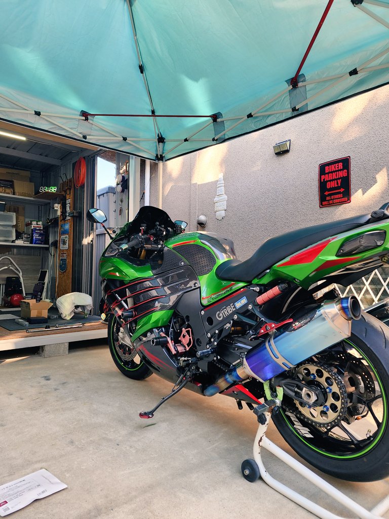 DM44074871's tweet photo. 今日はコイツを取り出すのが目標😁
工具も買ったし、やるか😉👍
#ZX14R 
#ZEROPOINTSHAFT 
#ZEROPOINTLINK https://t.co/myfuep1PbE