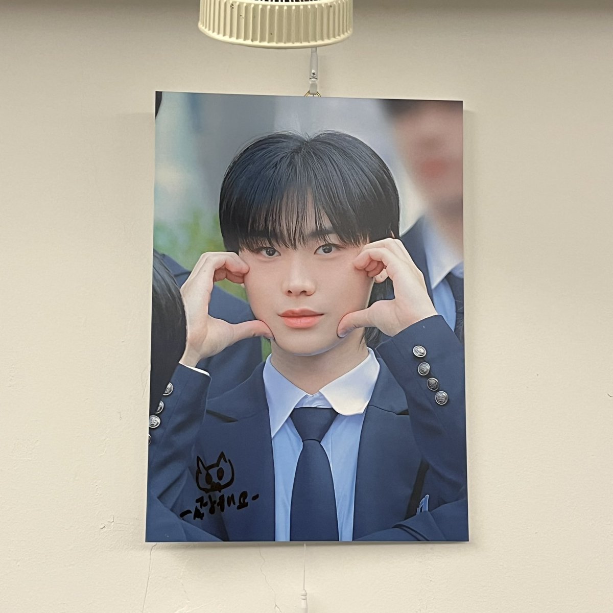 🩵전시사진 나눔🩵

16:30까지 수령 가능하신 분은 원하시는 사진과 함께 DM 보내주세요. 하준이의 싸인이 담긴 4번 사진은 우하준 파이널 이벤트 모금 참여자 우선으로 나눔합니다.