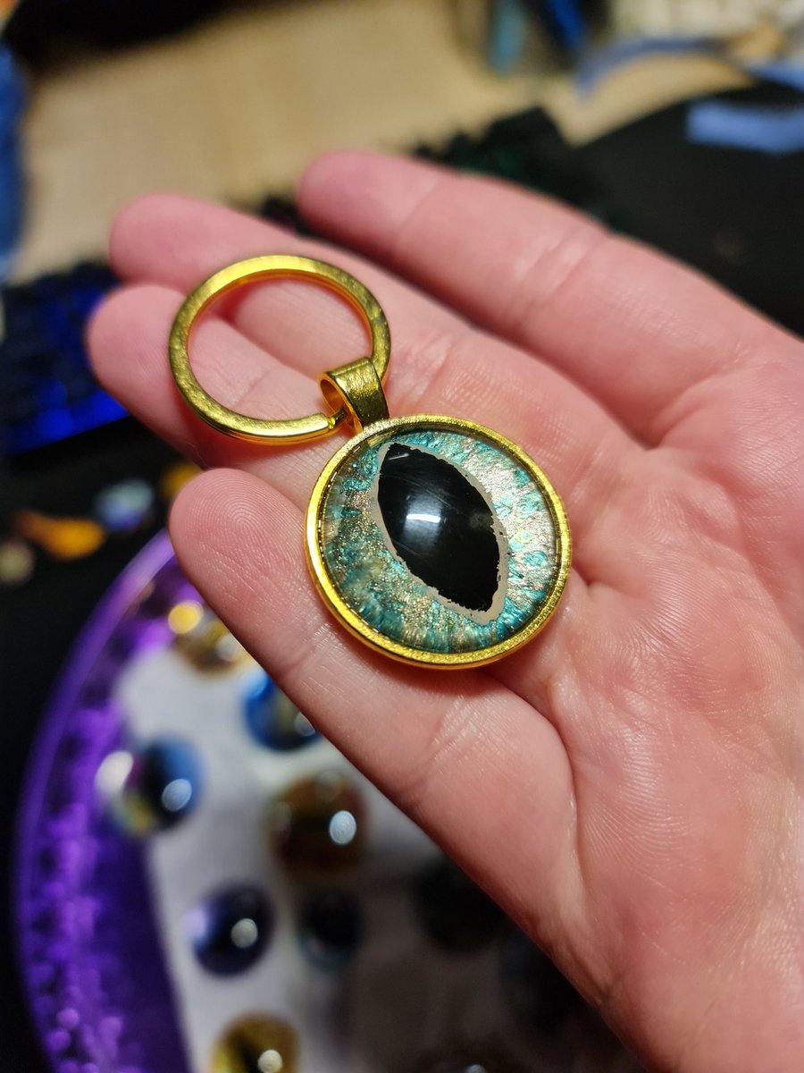 Mel_Nathea's tweet photo. Another keychain and two brooches! c: https://t.co/n6o5gsaYXQ