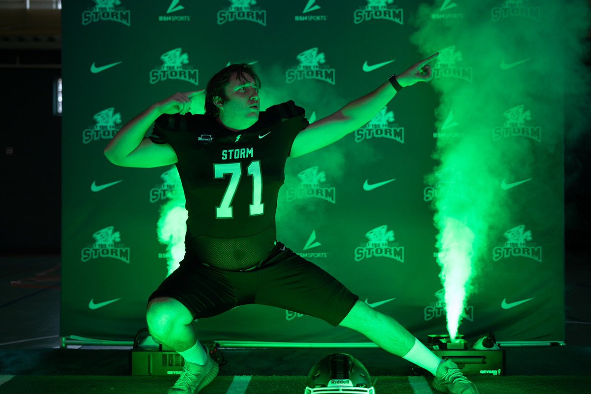 OzYoungdon's tweet photo. COMMITED!! 🟢⚪️ #RageOn @LakeErieFB @CoachCRobertson @CoachDPrice @CoachTKennedy @Coach_Noonan @coach_cheek67 @SierraCoachDiaz @CoachBMusgrave https://t.co/dkCFTnr2HU