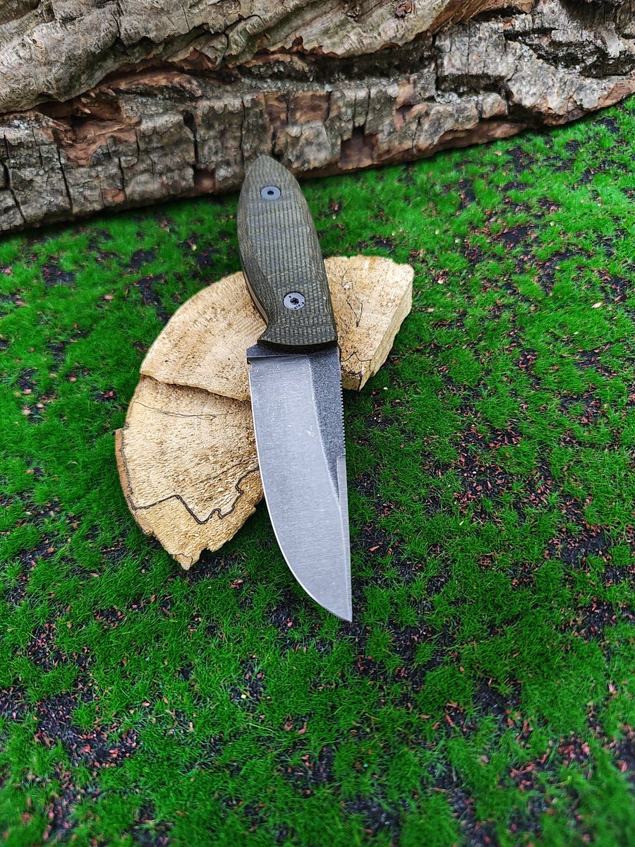 Motto_Knives's tweet image. STAL: Sleipner 
TWARDOŚĆ: 60 HRC 
DŁUGOŚĆ CAŁKOWITA: 18cm
DŁUGOŚĆ OSTRZA: 9cm
SZEROKOŚĆ: 3cm
GRUBOŚĆ: 4,2 mm 
RĘKOJEŚĆ:Ekarta-olive
POCHWA:Kydex 
#diy #diyproject #handmade #survival #knife #knifemaking #bushcraft #edc #outdoor #camp #camping #nature #blade #wildlife #survival