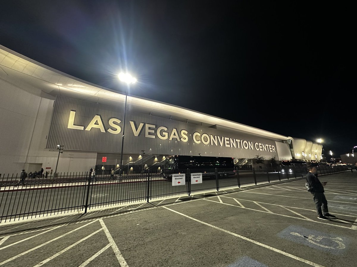 StaySideWayss's tweet photo. Last day in vegas. Till next time 🥲👋🏻 https://t.co/wz5ppjU34w