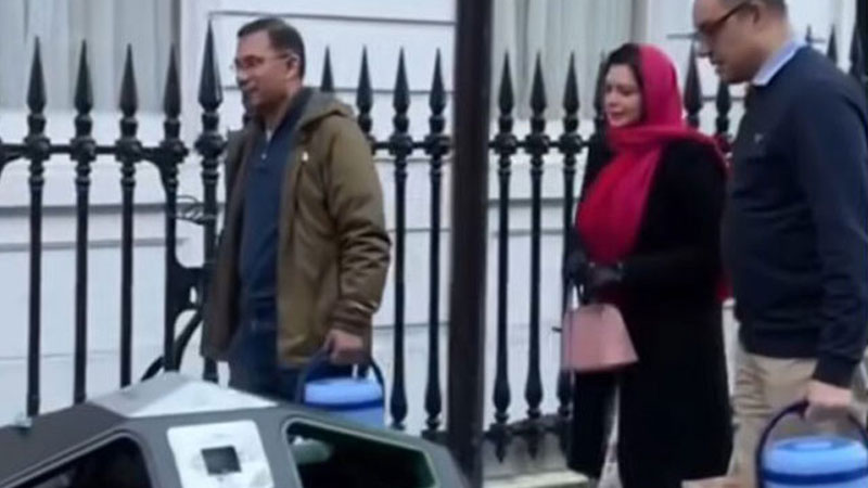 হাসপাতালে সারাদিন মায়ের সেবা করছেন তারেক রহমান