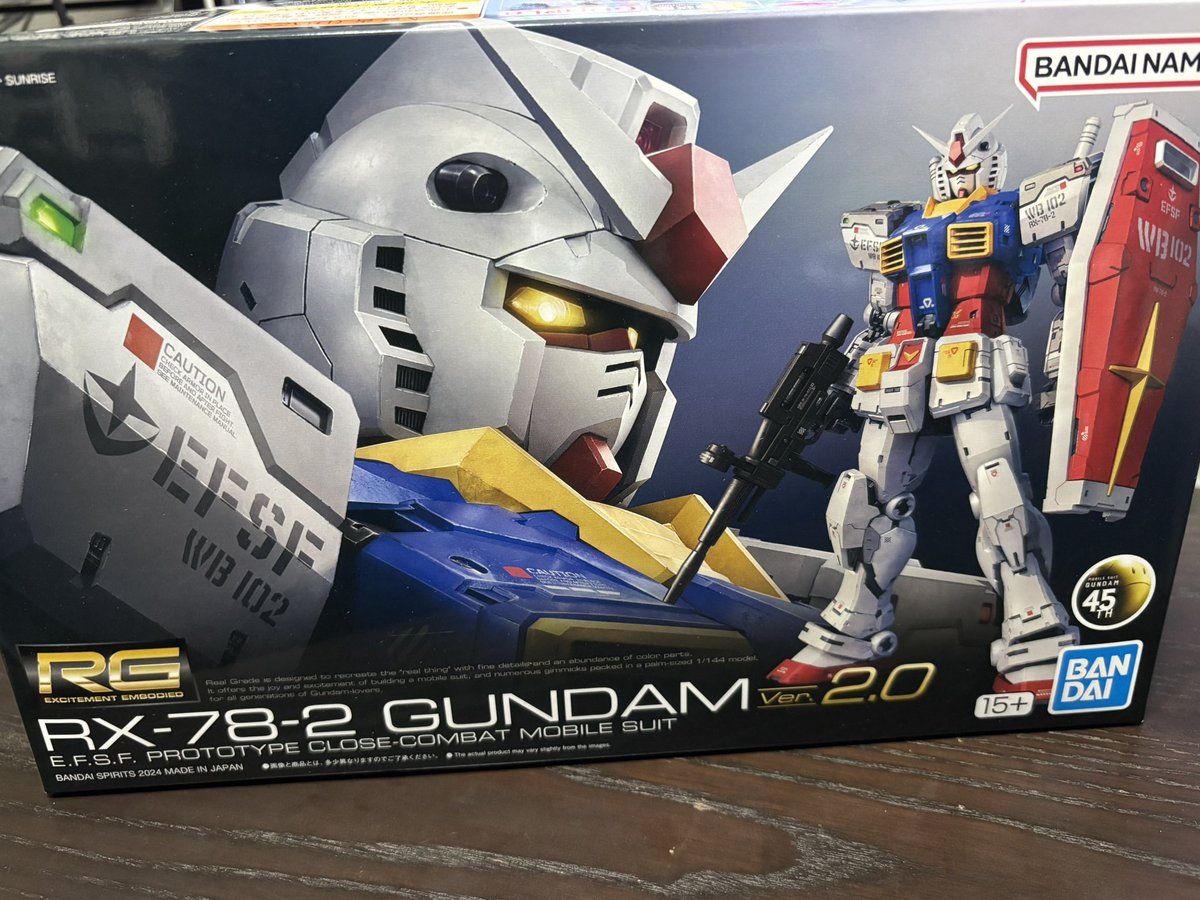 自分用の誕生日プレゼントにw
まあ偶々amazonで頼んでた物が誕生日に届いただけなんですが…
ガンプラ久しぶりに買いました。
初期ロットは頭部のバルカンやバイザーが不良品との話で購入を控えてたんですが、最近不良箇所が改善されたと噂に聞いたので。