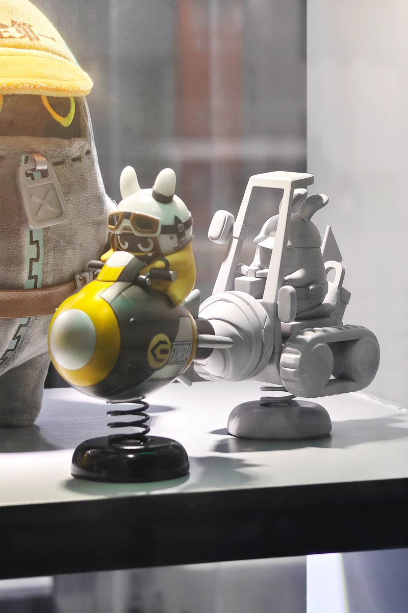 〓特别展出情报公开〓

APEX-TOYSX绝区零多款合作新品正在广州萤火虫现场展出中哦~
✦展出产品：
【阵营系列维多利亚家政可琳·威克斯1/7手办】原型
【阵营系列维多利亚家政冯·莱卡恩1/7手办】原型
【阵营系列维多利亚家政亚历山德丽娜·莎芭丝缇安1/7手办】原型