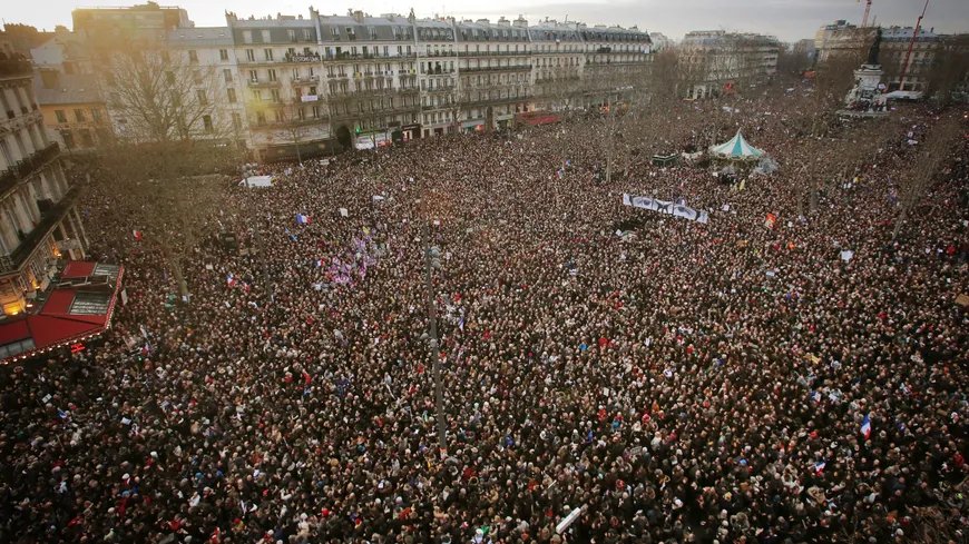 arnaud_lancon's tweet image. 10 ans.
C'était un 11 Janvier. 
Y étiez vous ?
Il ne tient qu'à vous, à nous, de faire vivre l'esprit de ces manifestations.
Ne pas se taire.
Ne pas laisser faire.
Pour ne plus jamais avoir à pleurer des  journalistes et des caricaturistes massacrés pour des dessins.