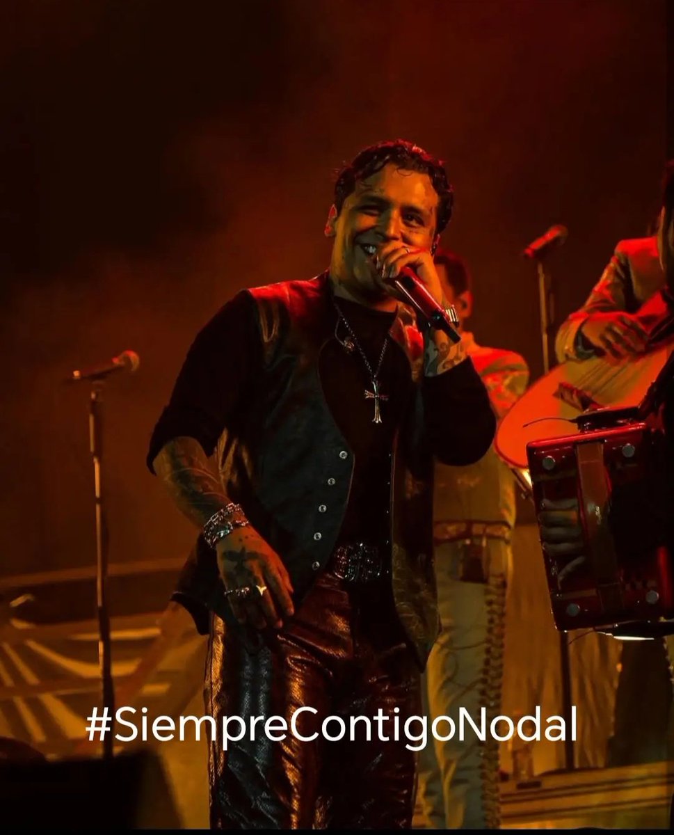 Siempre contigo y mientras viva, aquí una fan que reproduce tu música.
#FelizCumpleañosNodal 
#NodalFest