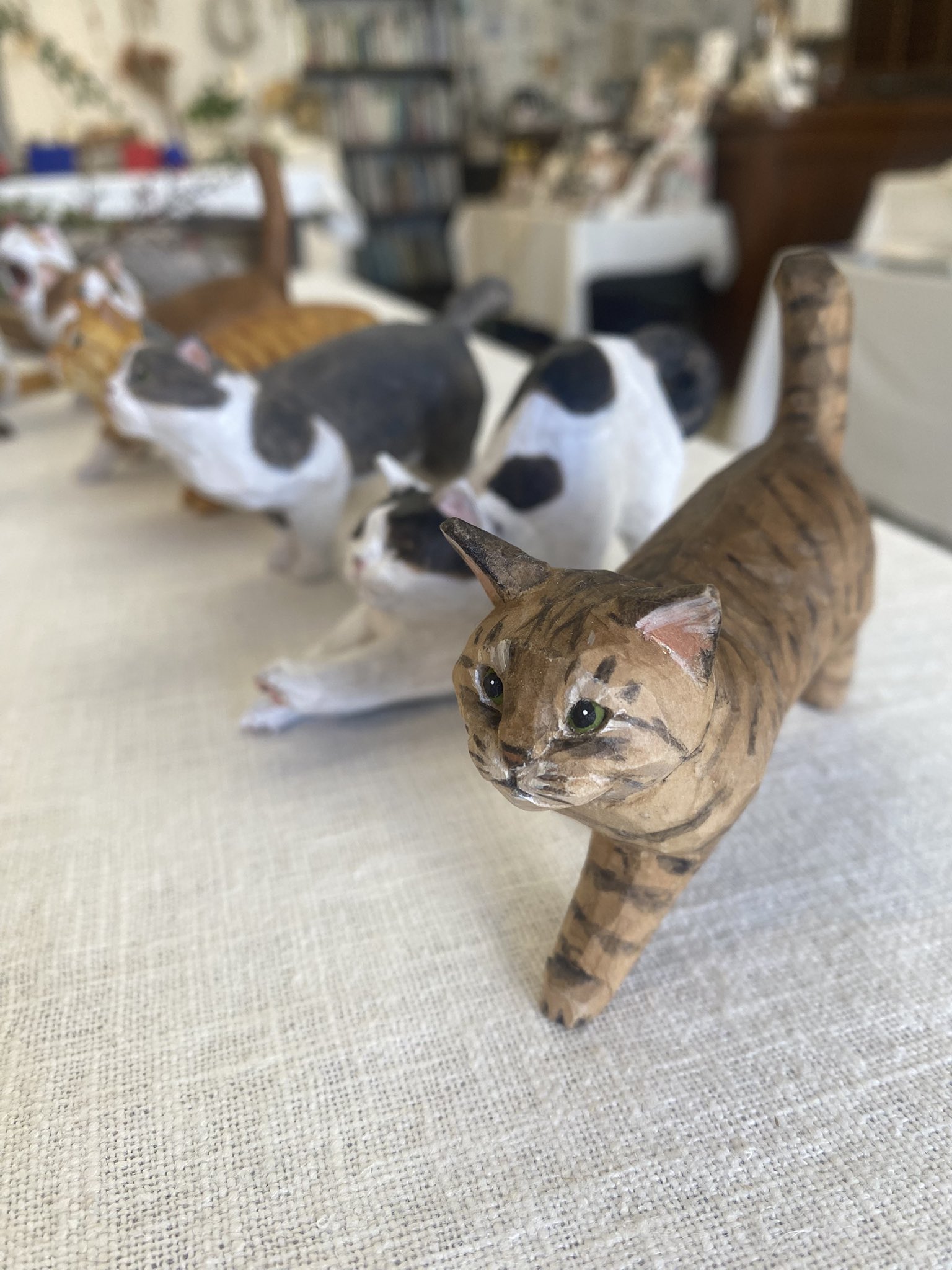 バンナイリョウジ 木彫り猫