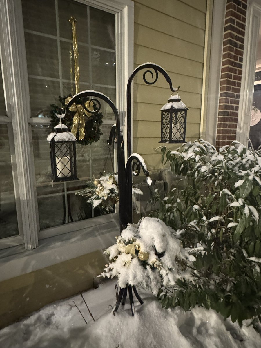 Coach_Campbell's tweet photo. Over an inch already here in @GburgMD and coming down steady.
#DMVsnow
#CapitalSnow
#DCsnow
@capitalweather @nbcwashington https://t.co/9oEF5d2r6Z