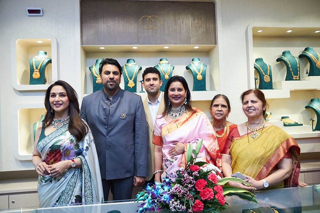 saurabh_gadgil's tweet photo. Thank you Solapur for the warmest welcome to India's most beloved @MadhuriDixit  yesterday at the launch of our New showroom in your city! We are overwhelmed with the love we have recieved for the new store and our collections! 
#PNGJewellers #Solapur #Newstorealert https://t.co/if2bJkYg1r