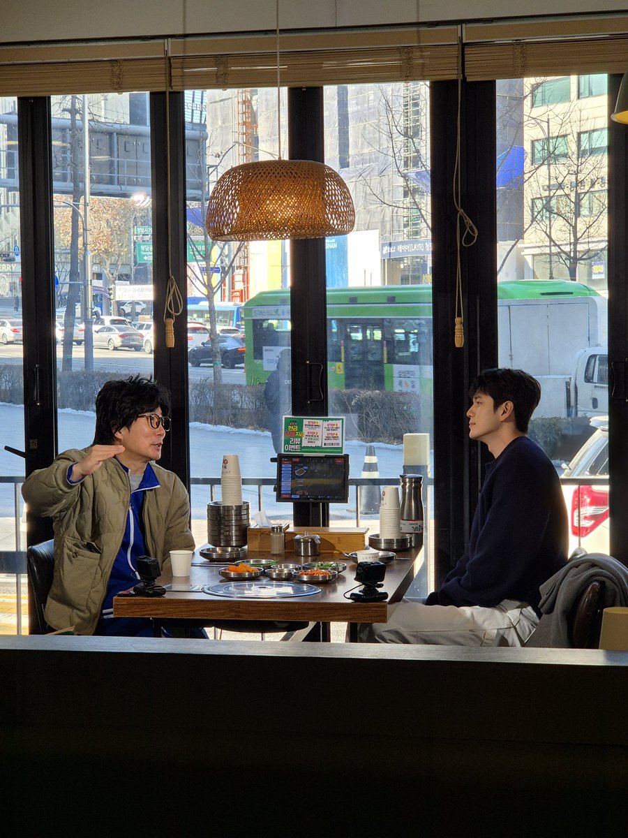 OATHforONG's tweet image. 와 우리 떵우 백수근삼촌 찍나봄
친구친구의 옹성우 이수근 목격짤ㅠㅜㅜ
우연히 들어간 청담동 순대국밥집에서 봤다고
얼굴이 너어어무 작았다고
나 빼고 다 본다 우리 떵우

#옹성우