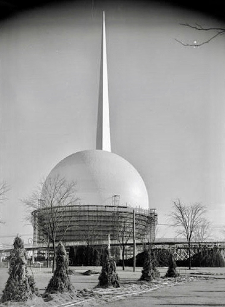 LRonLacy's tweet photo. ‘...the scaffolding is coming down to reveal the gigantic pure white sphere and obelisk’ as work on the Helicline and on landscaping proceeds. Gottscho-Schleisner, Inc. Jan. 11, 1939.
#blackandwhitephotography #NYWorldsFair1939 #ThemeCenter #Persphere #Trylon #Helicline https://t.co/ofnTd5UZqu