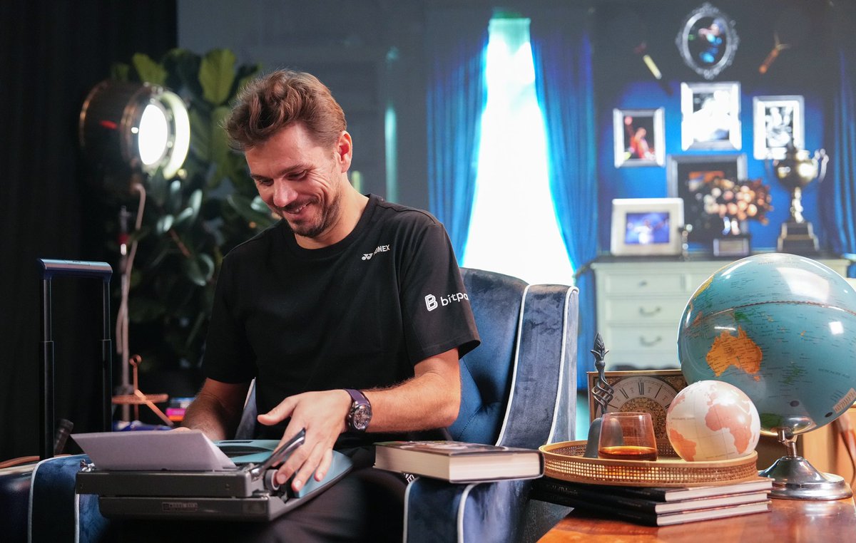 stanwawrinka's tweet photo. Is it time to write the next chapter ? βοΈπ π β³πΎπ
#notdoneyet #passion #hardwork #keeppushing #loveofthegame https://t.co/MFz2sF59e9
