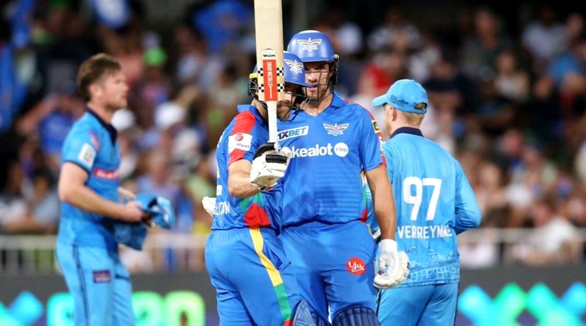 the_chillax's tweet photo. 🚨Yesterday:
Kane Williamson scored a fifty on his debut in sat20
🚨Today : 
Steve smith scored a fifty in his comeback game in BBL.
Two modern day legends are back in t20s after a long time
#t20 #SAT20 #bbl https://t.co/gQODrbE3iH